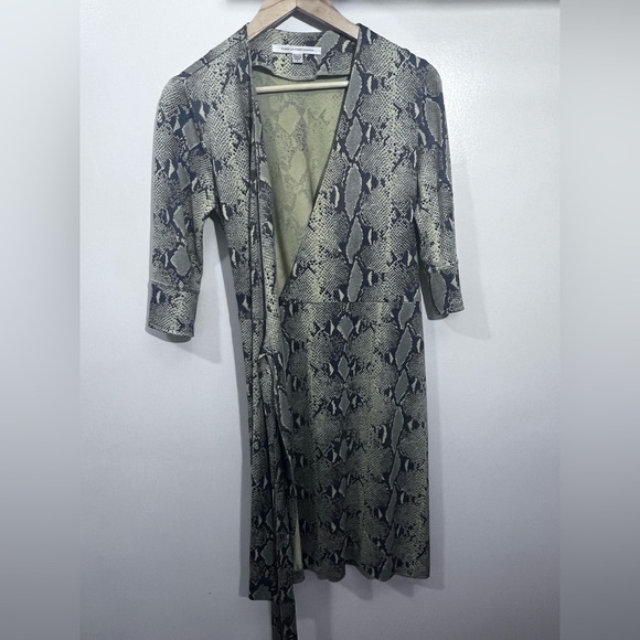 Elegant Snake Print Wrap Dress - Picture 2 of 9